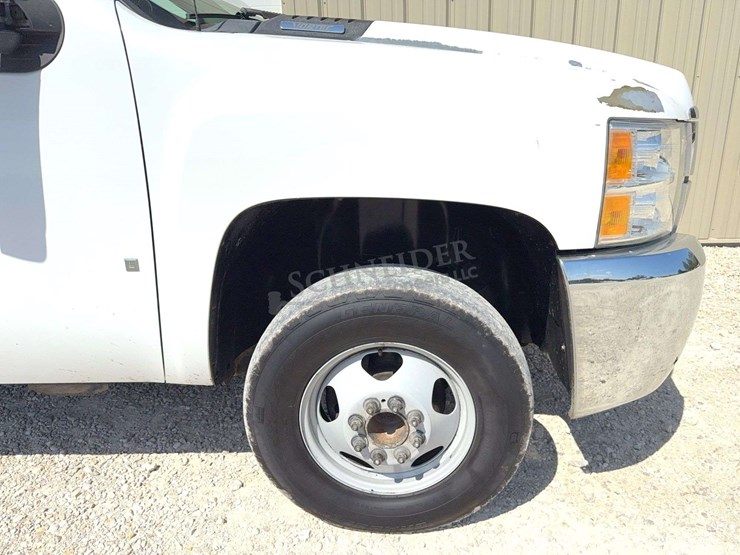 2009-chevrolet-3500-image-12
