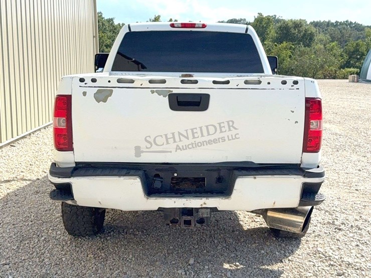 2011-chevrolet-2500hd-image-7