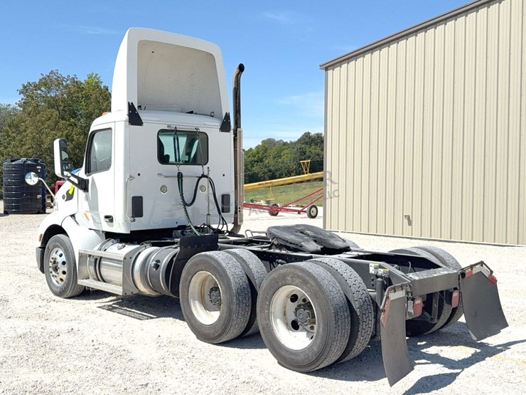 2018-peterbilt-579-image-6