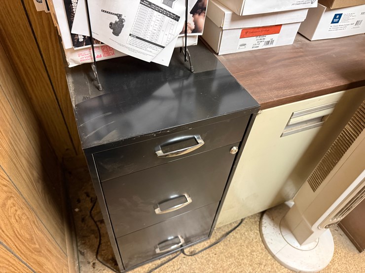5’-x-5’-l-shape-wood-desk,-(1)-5’x2’-table,chair,-&-(2)-small-filing-cabinets-image-2