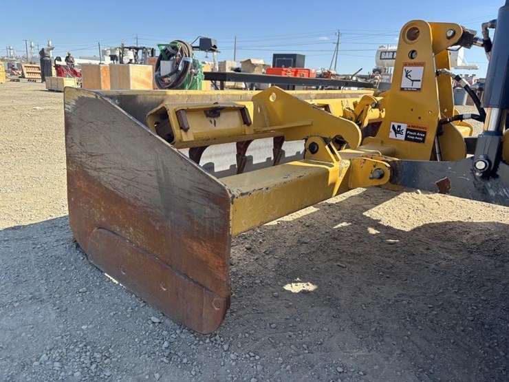 2021-deere-210l-image-18