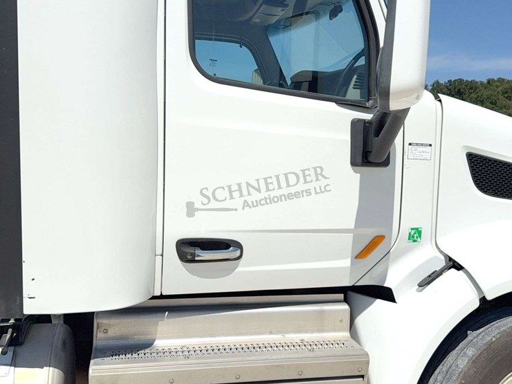 2020-peterbilt-579-image-18