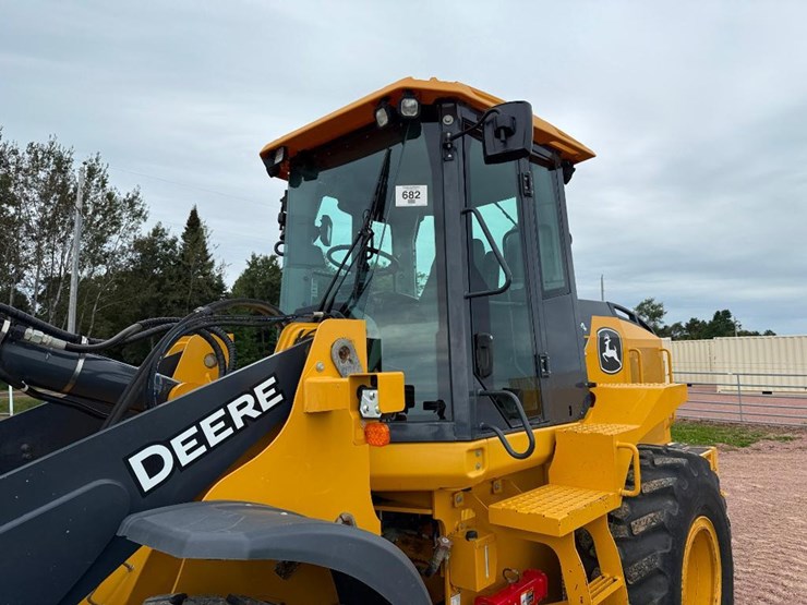 2021-deere-544p-image-14