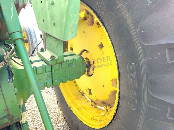 john-deere-4010-image-25