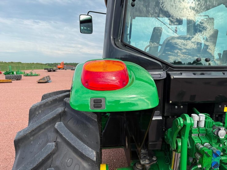 john-deere-6105m-image-22