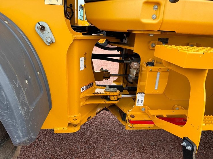 2019-deere-544l-image-42