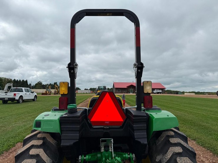 john-deere-4044m-image-23