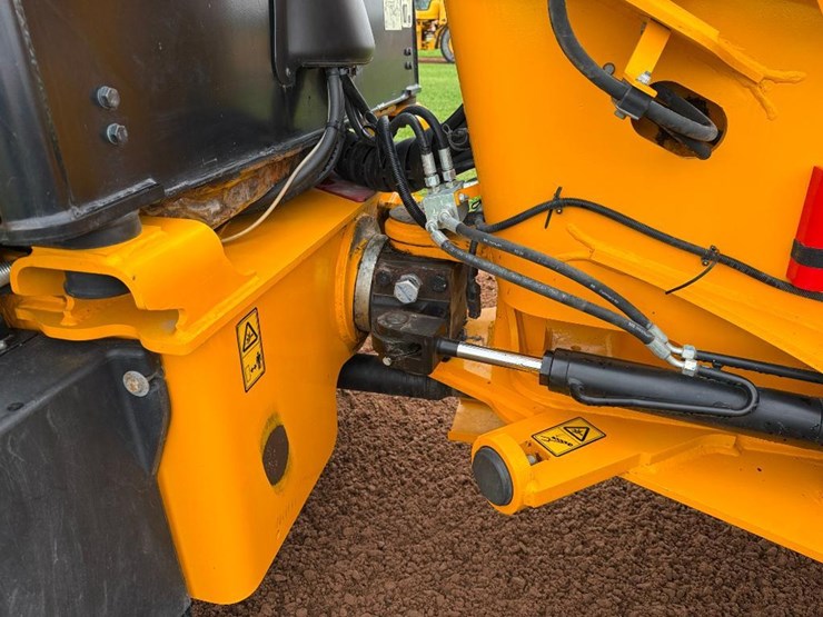 jcb-tm320-image-39