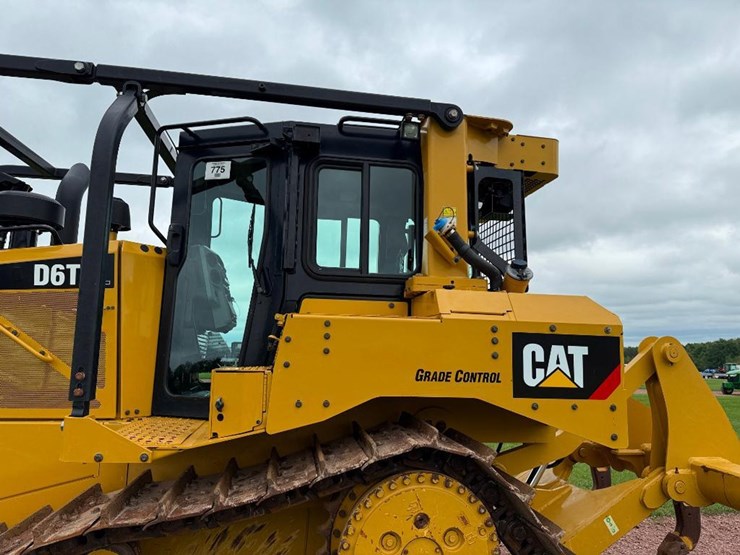 caterpillar-d6t-xl-image-30