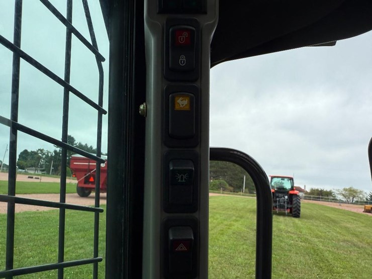 new-holland-c232-image-42
