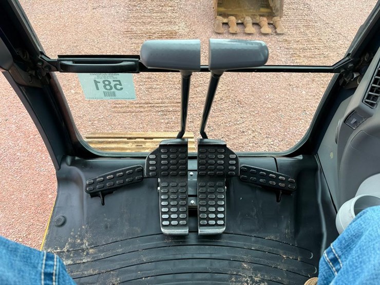 deere-130g-image-62