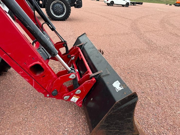 case-ih-farmall-70-image-23