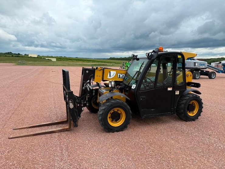 2021-caterpillar-th255c-image-1