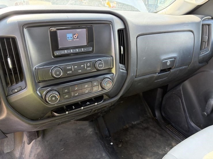 2015-chevrolet-2500-image-17