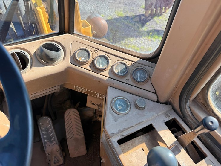 caterpillar-it18b-image-11