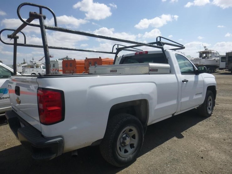 2018-chevrolet-1500-image-3