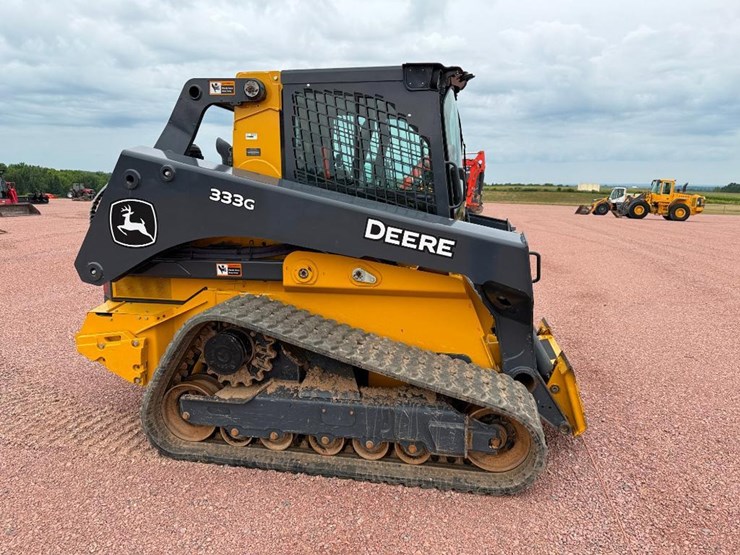 2022-deere-333g-image-3