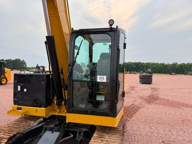 caterpillar-307.5-image-23