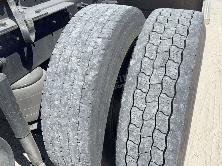 2018-peterbilt-579-image-26
