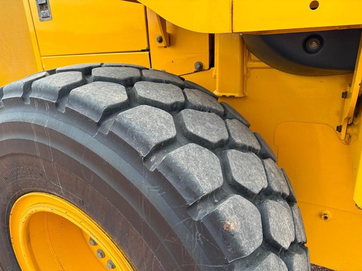 deere-524k-image-10