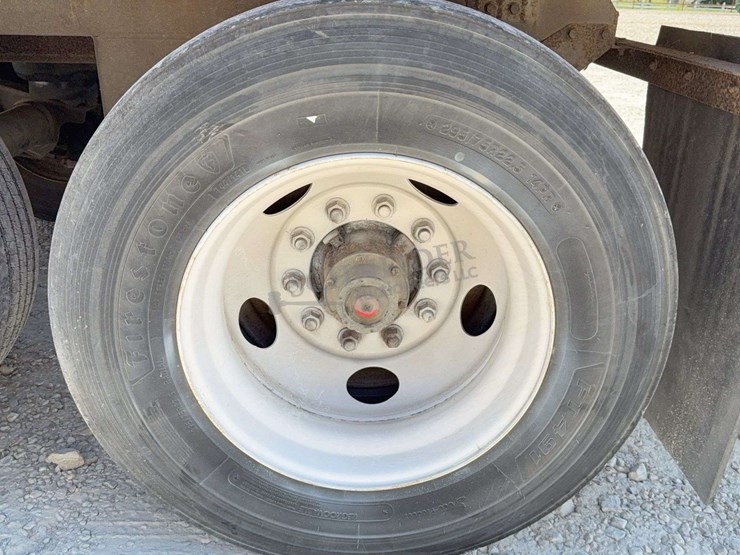 2008-utility-4000dx-image-16