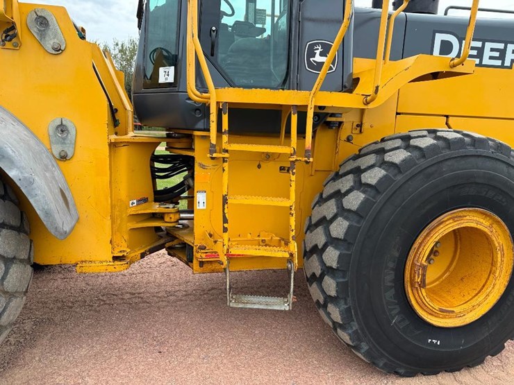 2005-deere-744j-image-15