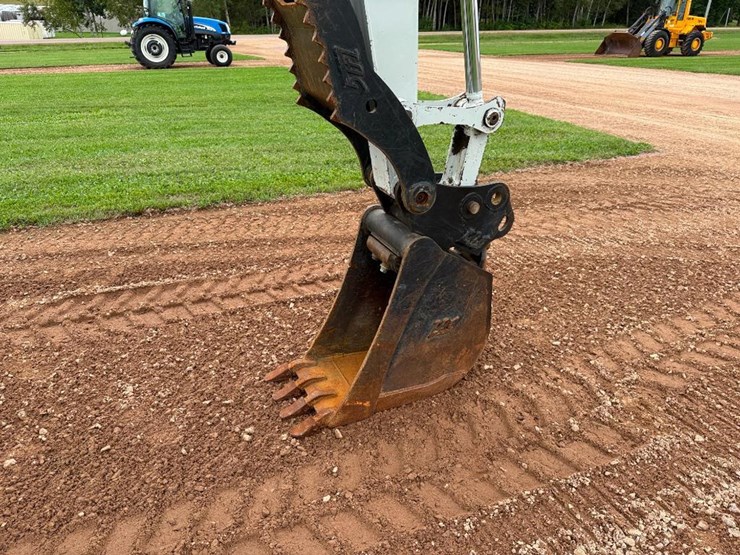 takeuchi-tb290-image-37
