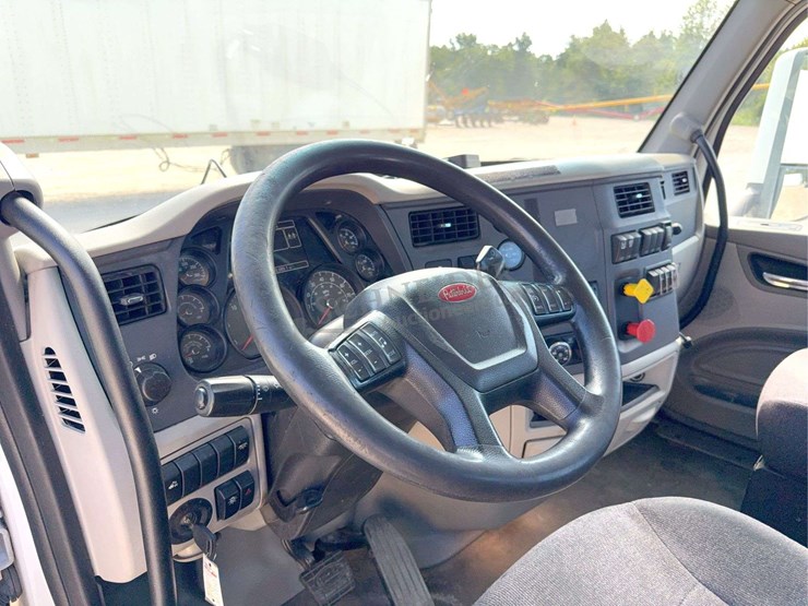 2020-peterbilt-579-image-74