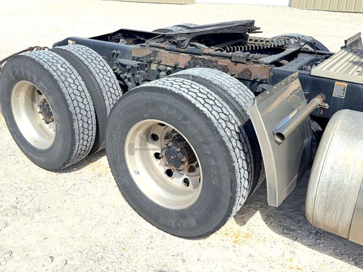 2020-peterbilt-579-image-23