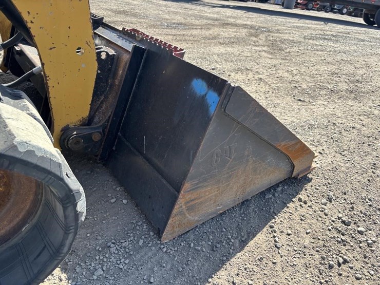 2020-caterpillar-289d3-image-12