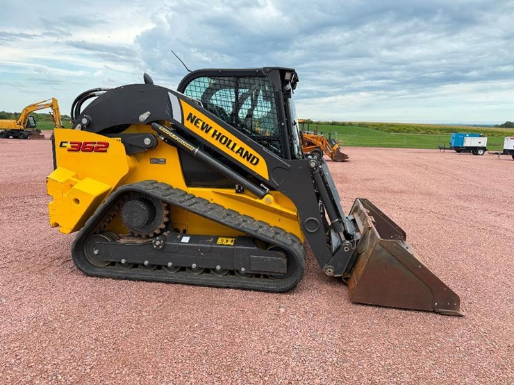 new-holland-c362-image-3