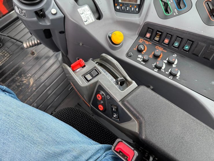 kubota-m6-111-image-64