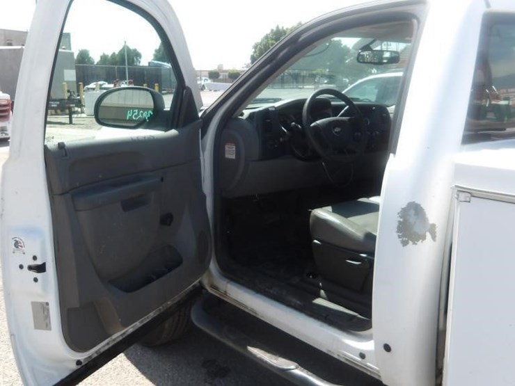 2011-chevrolet-2500-image-15