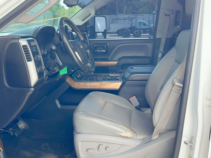 2015-chevrolet-2500hd-image-36