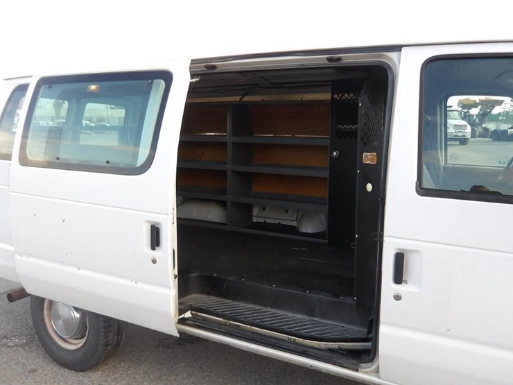 2005-ford-e350-image-11