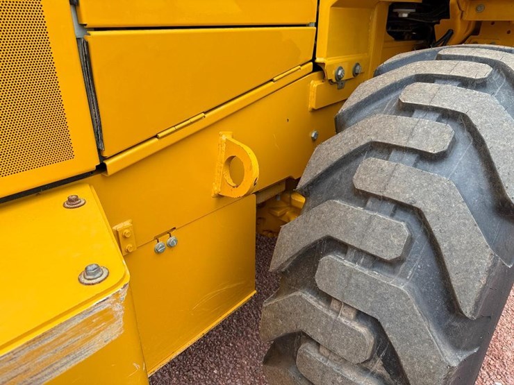 2019-deere-544l-image-31