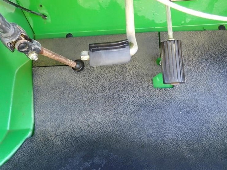 2012-john-deere-gator-image-13