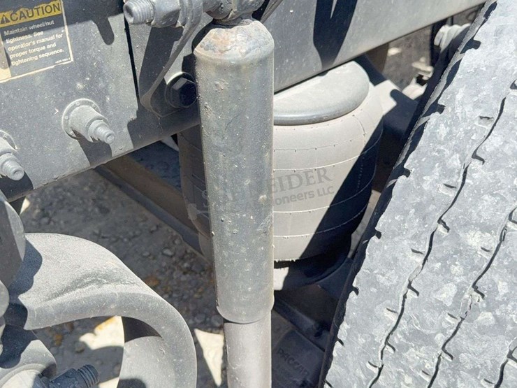 2018-peterbilt-579-image-27