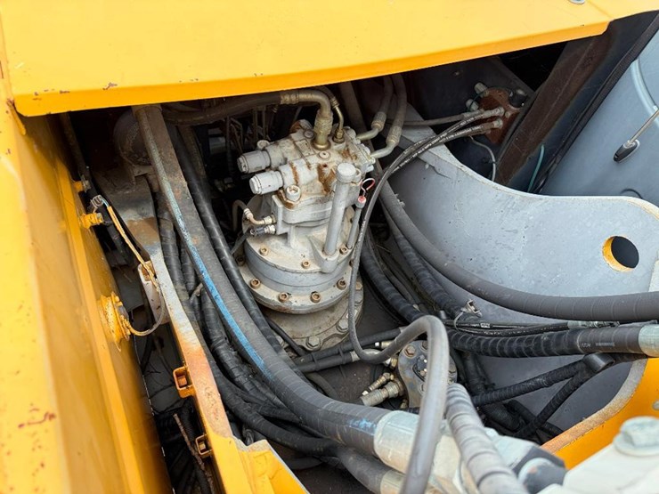 deere-210c-w-image-38