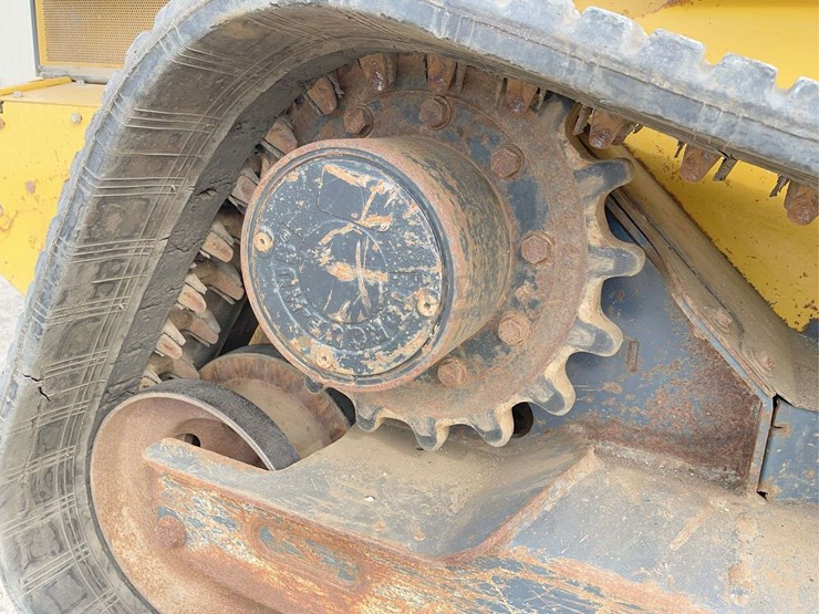 2020-deere-331g-image-16
