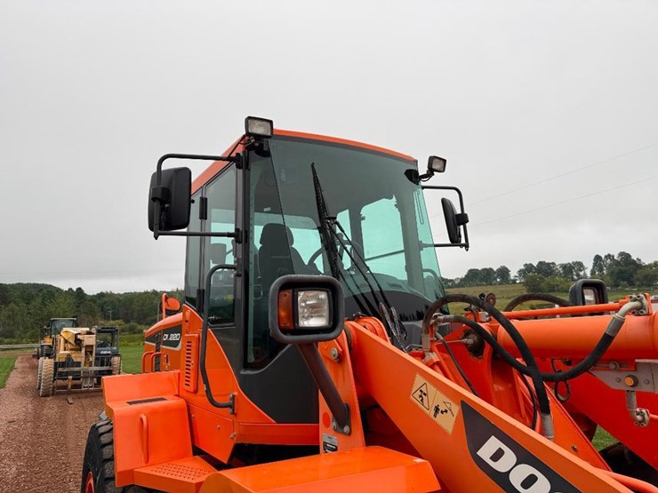2017-doosan-dl250-5-image-18