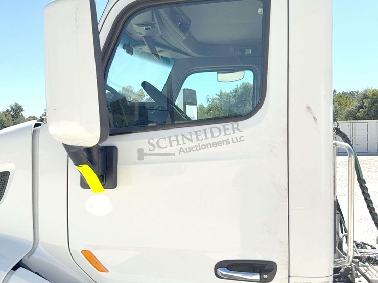2018-peterbilt-579-image-43