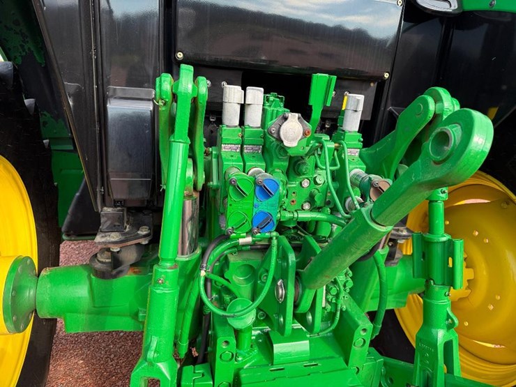 john-deere-6105m-image-39