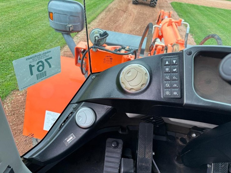 2017-doosan-dl250-5-image-58
