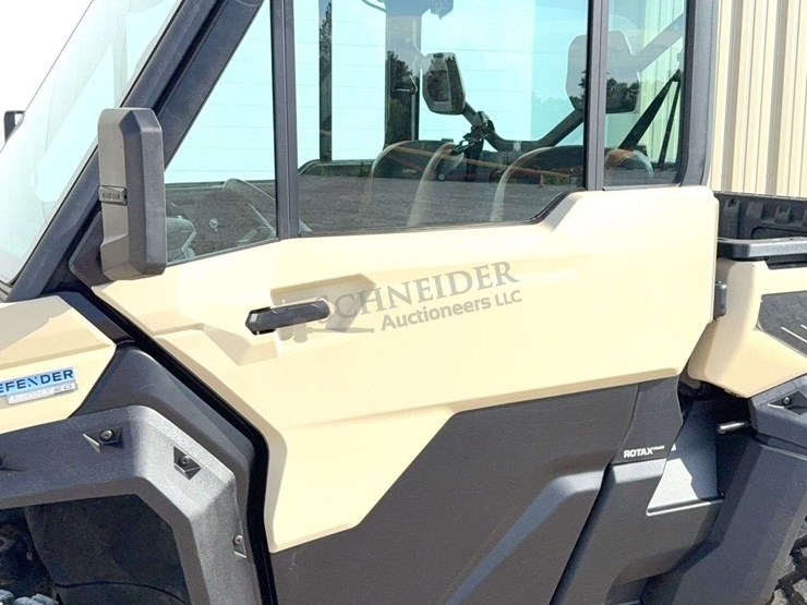 2023-can-am-hd10-defender-limited-4x4-utv-image-43