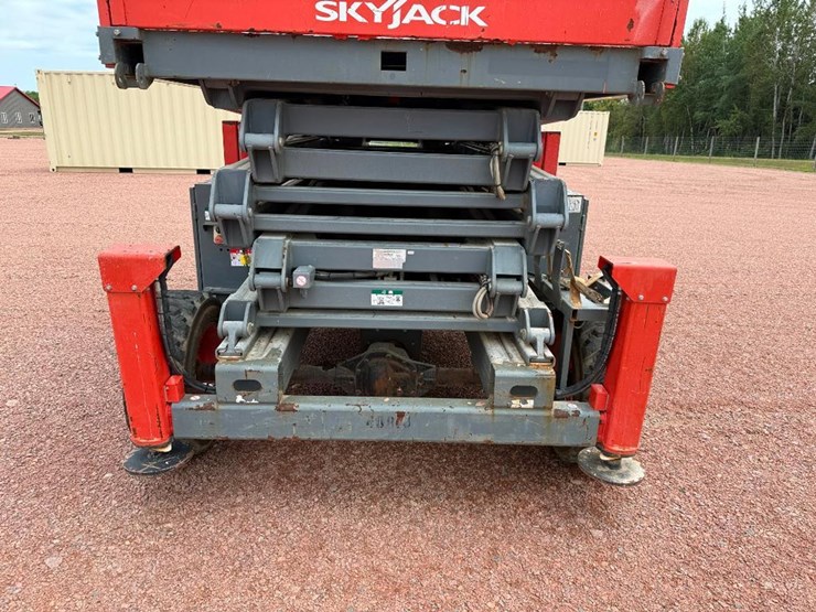 2017-skyjack-sj8841rt-image-14