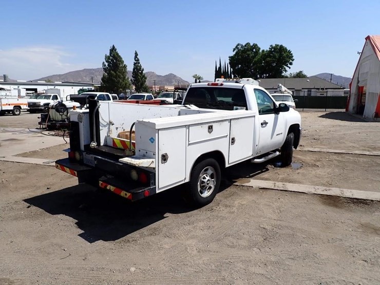 2012-chevrolet-2500-image-3