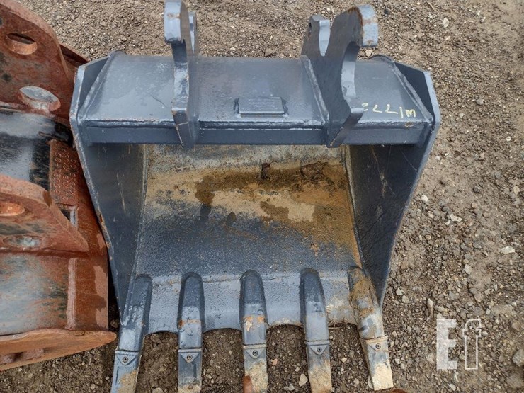 2016-kubota-kx040-4-image-40