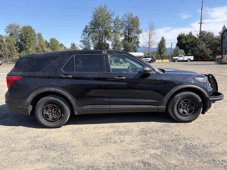 2021-ford-explorer-image-3