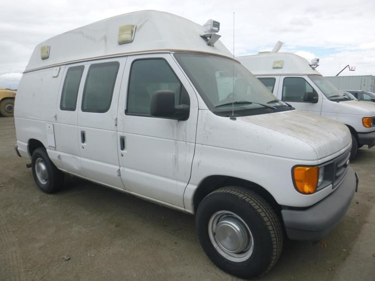 2003-ford-econoline-350-image-2